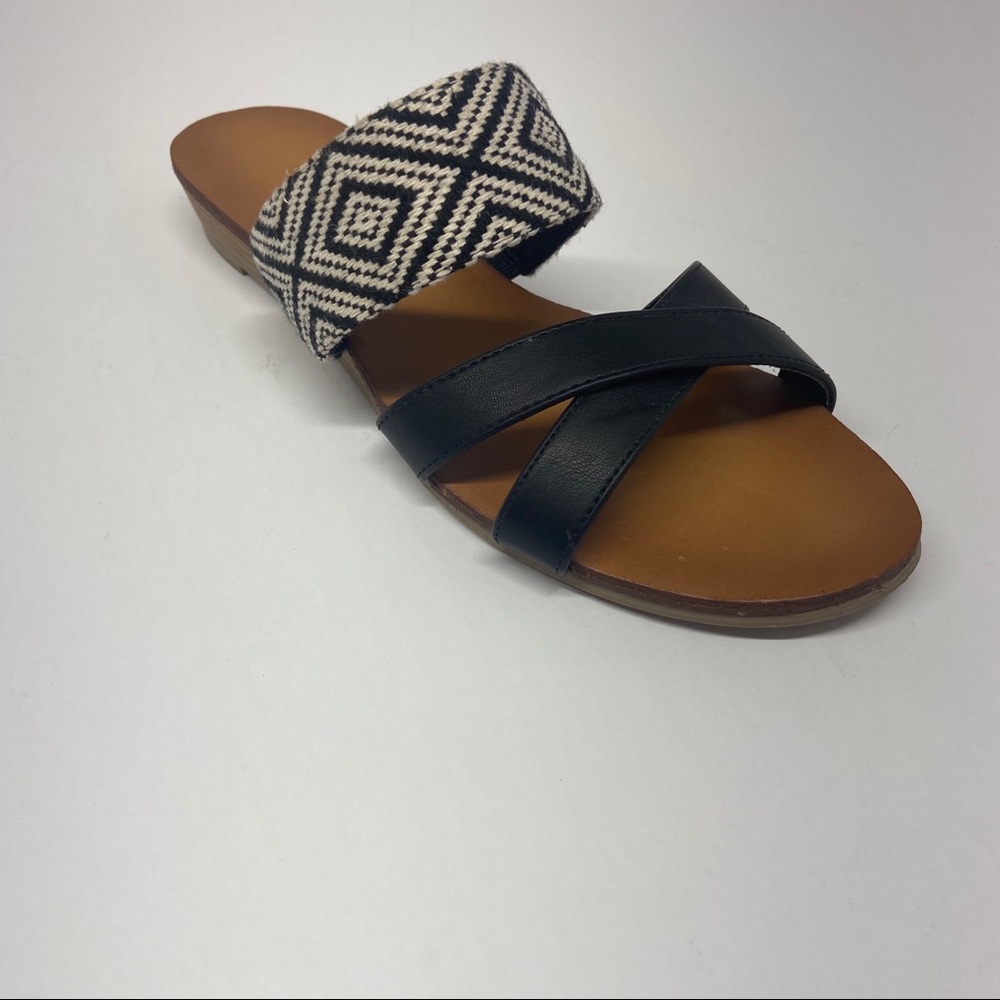 Sears Sz 6 crossed strap Sandals
